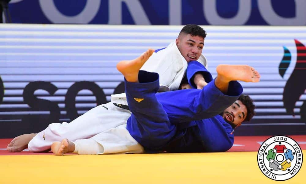 Mas Giovani Ferreira no segura adversário em luta no chão. Grand Slam de Tashkent de judô