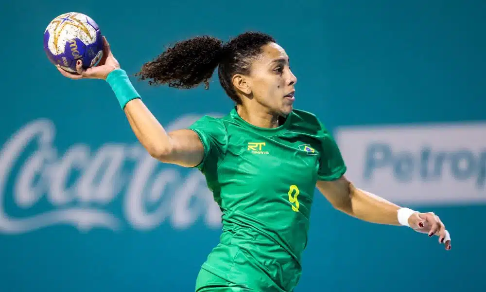 Mas Ana Paula fazendo arremesso. Por fim, Brasil x Áustira. Porque amistoso handebol feminino
