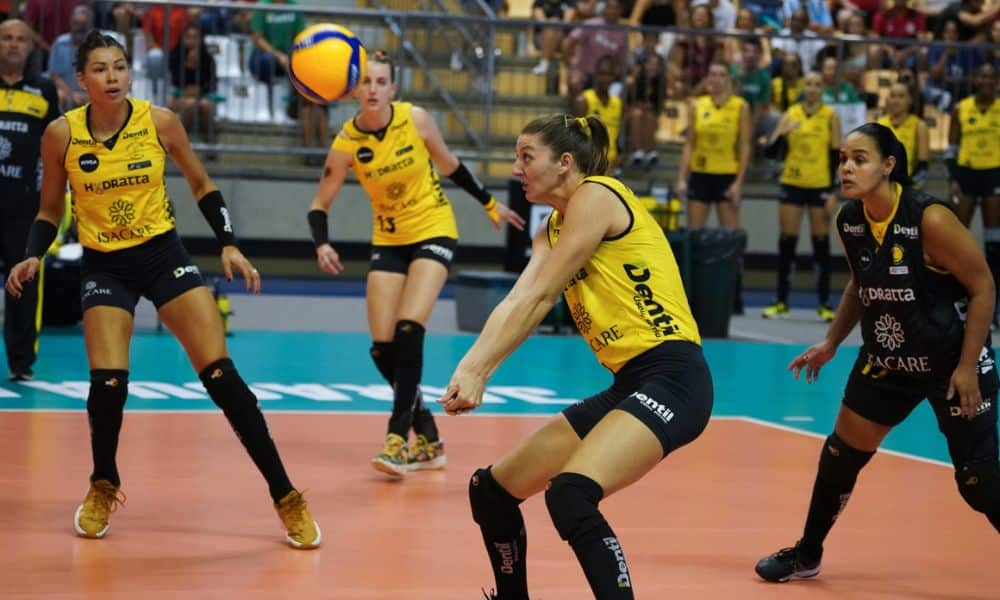 Mas Praia Clube x Fluminense - Copa Brasil de vôlei feminino - Anne faz passe de manchete