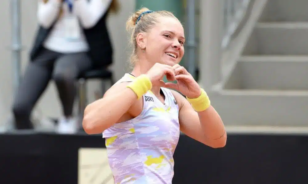 Laura Pigossi faz coração com as mãos mas. Ingrid Martins e WTA 125 San Luis Potosí mas