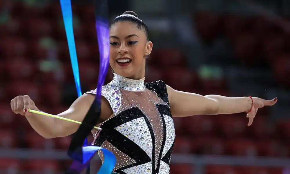 Bárbara Domingos, a Babi Domingos, enquanto compete na fita no Grand Prix de Thiais de ginástica rítmica / Pan-Americano