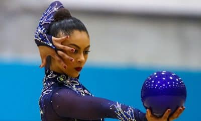 Barbara Domingos enquanto disputa o Grand Prix de Thiais de ginástica rítmica