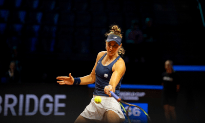 Bia Haddad Maia golpeia bola no WTA 1000 de Madrid