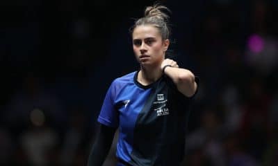 Bruna Takahashi em duelo contra Wang Manyu no WTT Champions de Xinxiang de tênis de mesa