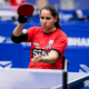 Cátia Oliveira enquanto joga no TMB Platinum de tênis de mesa paralímpico
