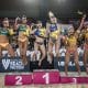 Na imagem, Duda e Ana Patrícia saltando do pódio com as campeãs do Elite 16 de Uberlândia.
