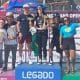 Eduarda Bordignon e Gustavo Bala Loka enquanto estão no pódio do Sul-Americano de Ciclismo BMX Freestyle