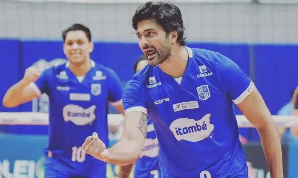 Leandro Vissotto vibra na final da Superliga masculina