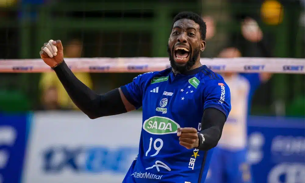 Lopez, do Sada Cruzeiro, comemora ponto durante a Superlliga masculina