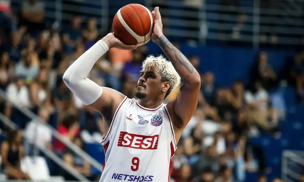 lucas dias durante jogo contra o quimsa bcla ao vivo