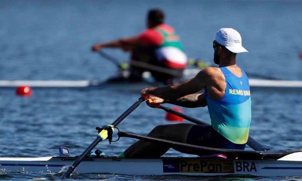 Lucas Verthein enquanto compete no remo em Santiago 2023