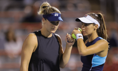 Luisa Stefani e Gabriela Dabrowski enquanto conversam no WTA 1000 de Madrid
