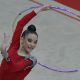 Maria Eduarda Alexandre enquanto compete no arco da Copa do Mundo de ginástica rítmica