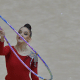Maria Eduarda Alexandre enquanto compete no arco da Copa do Mundo de ginástica rítmica em Baku
