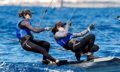 Martine Grael e Kahena Kunze enquanto disputam o Troféu Princesa Sofia de vela Martine e Kahena