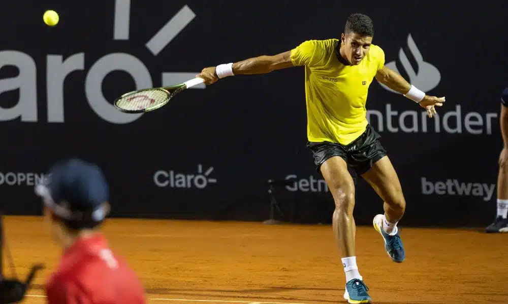 Mateus Alves e Eduardo Ribeiro em ação no Challenger de Santa Fé