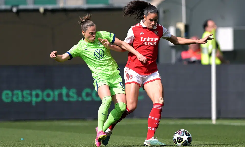 Rafaelle enquanto joga com o Arsenal contra o Wolfsburg na Champions League de futebol feminino