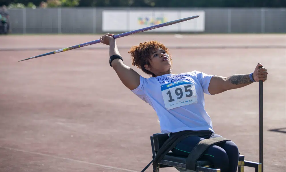 Raissa Rocha Machado enquanto participa do Desafio CPB/CBAt de atletismo