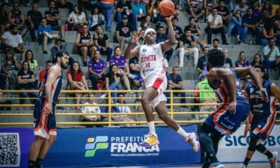 Georginho, do Sesi Franca, faz arremesso em jogo contra a Unifacisa no NBB ao vivo