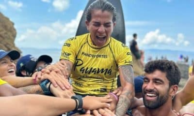 Silvana Lima enquanto comemora o ouro no Pan-Americano de surfe