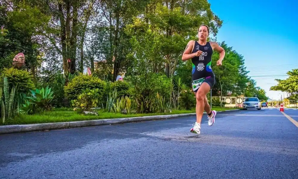 Amanda Moro corre em prova da Copa América de triatlo