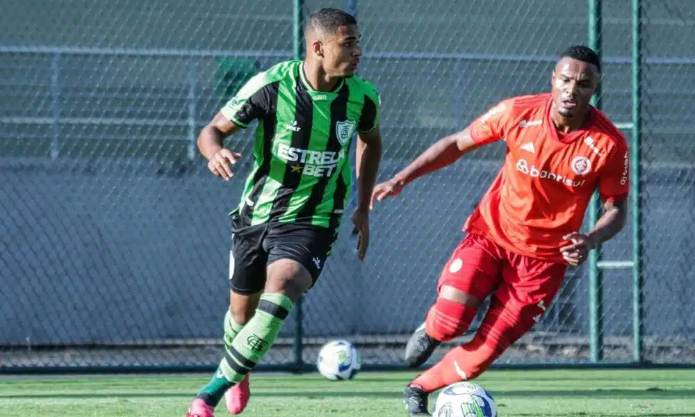 Lance do jogo entre América-MG e Internacional no Brasileiro Sub-20 mas