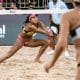 Ana Patrícia faz manchete para defender ataque enquanto joga no Elite 16 de Uberlândia