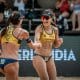 Bárbara e Carol comemoram um ponto no Elite 16 de Uberlândia