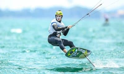 Mas Bruno Lobo em cima de prancha de fórmula kite Mundial de Formula Kite