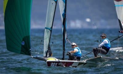 Mas - Martine Grael e Kahena Kunze fazem manobra na embarcação