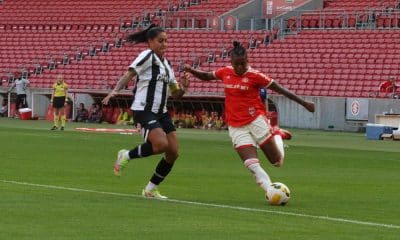Mas - Jogadoras de Santos e Internacional disputam bola no Brasileiro Feminino ao vivo - ela se enfrentam no canindé na ladies cup
