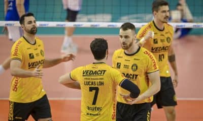 Mas - Franco e Lucas Lóh se abraçam