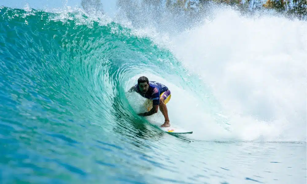 Adriano de Souza confirma Mineirinho pegando tubo (@ WSL / Divulgação)