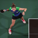 Bruna Takahashi faz saque durante Mundial de tênis de mesa