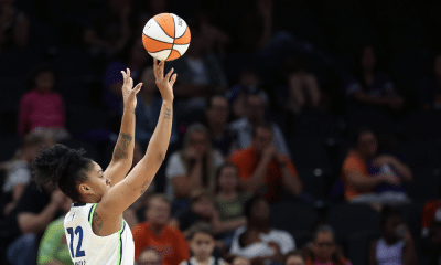 Damiris Dantas enquanto arremessa bola de basquete na WNBA. Ela é a nova jogadora do Fuerza Regia, do México
