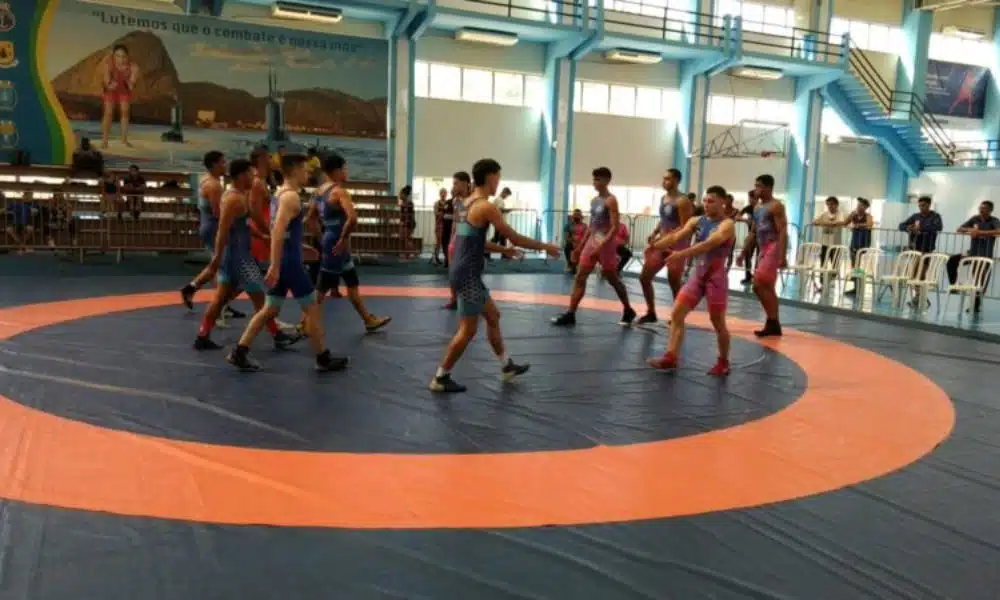 Disputa por equipes do Campeonato Brasileiro Interclubes Sub-20 de wrestling (Divulgação/CBW)