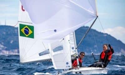 Os brasileiros Ana Barbachan e Rodrigo Duarte em ação no Europeu de 470, na Itália (Andrea Lelli/470 Class Association)