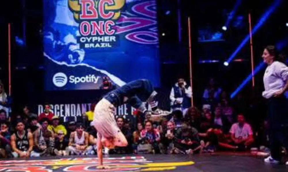 -Boy Leony e B-Girl Maia competindo a Final Nacional do Red Bull BC One, em São Paulo, no último ano (Little Shao/Red Bull Content Pool)
