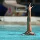 A jovem Laura Miccuci, dona de duas medalhas de ouro no Brasileiro de nado artístico (Paula Reis/CRF)