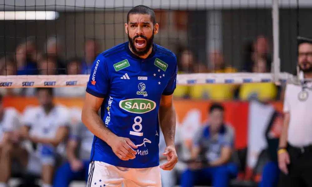 Wallace comemora ponto na final da Superliga Masculina de vôlei