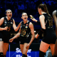 Gabi comemora com companheiras do Vakifbank vitória sobre o Eczacibasi na Champions League de vôlei feminino