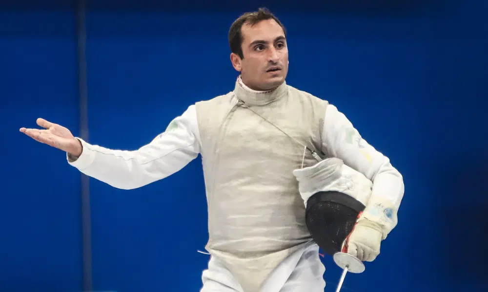 Guilherme Toldo faz cara de dúvida durante jogo no Grand Prix de Shanghai de florete