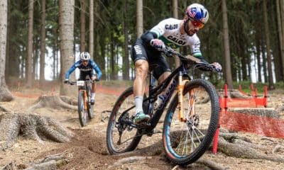 Henrique Avancini em ação na pista de short track (XCC) na etapa de Nové Město da Copa do Mundo de Mountain Bike
