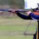 Hussein Daruich segura arma de tiro esportivo; ele é um dos convocados para as disputas do tiro ao prato para os Jogos Pan-Americanos Santiago 2023 - Copa do Mundo Júnior Camilla Cosmoski Mundial de tiro esportivo