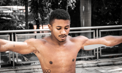 Isaac Souza enquanto se prepara para competir na Copa do Mundo de saltos ornamentais em Montreal