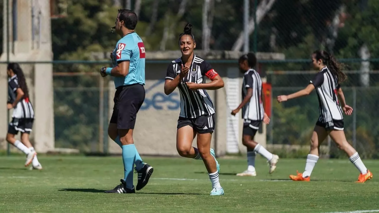 Jogadora do Atlético-MG comemora gol pelo Brasileiro Feminino sub-20 (Foto: Fábio Pinel / Atlético)