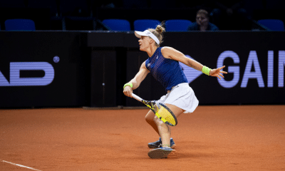 Laura Pigossi enquanto joga com Ingrid Martins no WTA 125 de Saint Malo