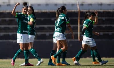 Na imagem, comemoração das jogadoras do Palmeiras.