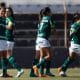 Na imagem, comemoração das jogadoras do Palmeiras.