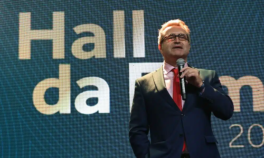 Ricardo Prado durante fala no Hall da Fama do COB